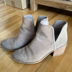 Hinge Nude Booties